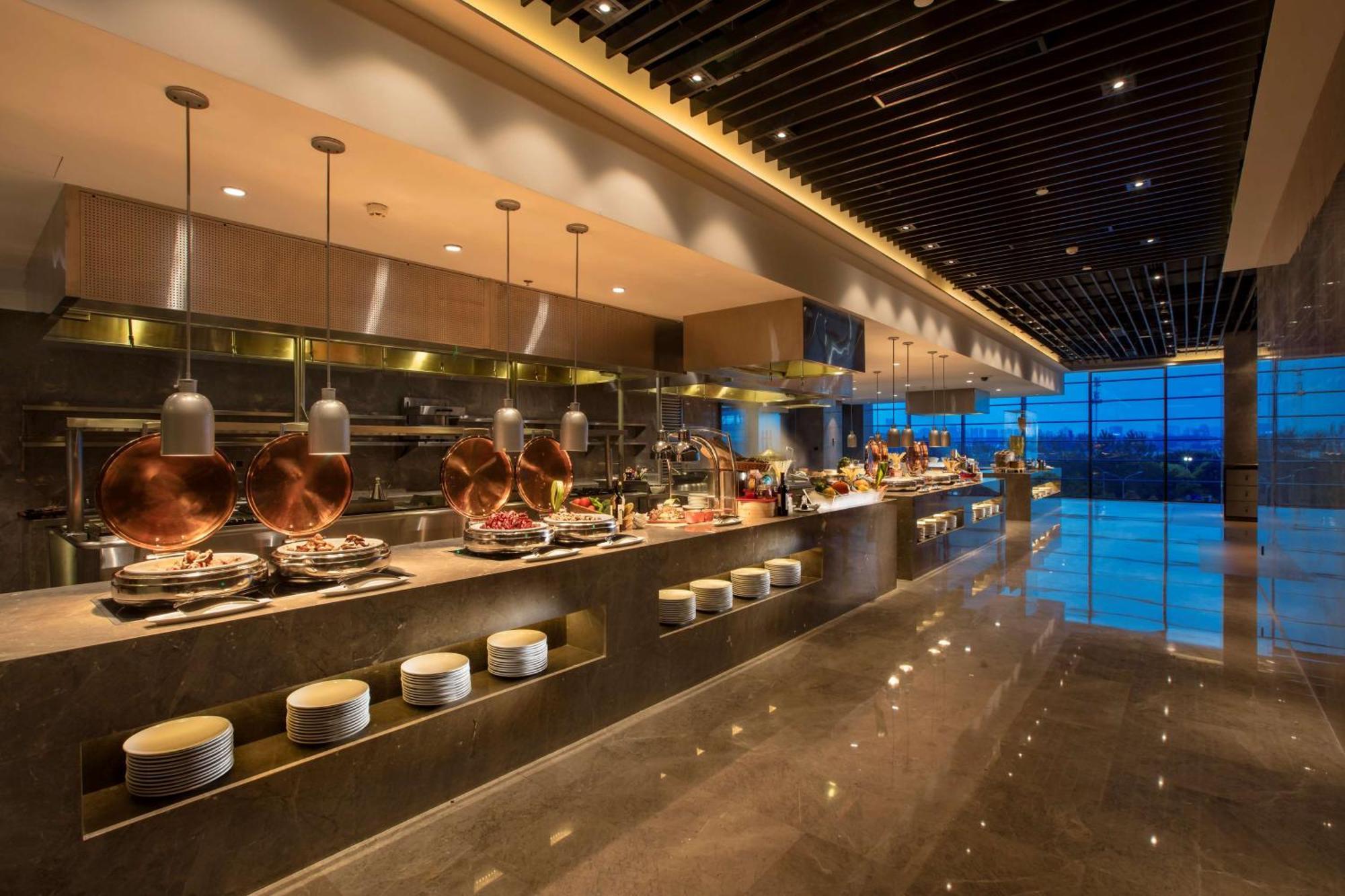 Hilton Wuhan Yangtze Riverside Exterior foto
