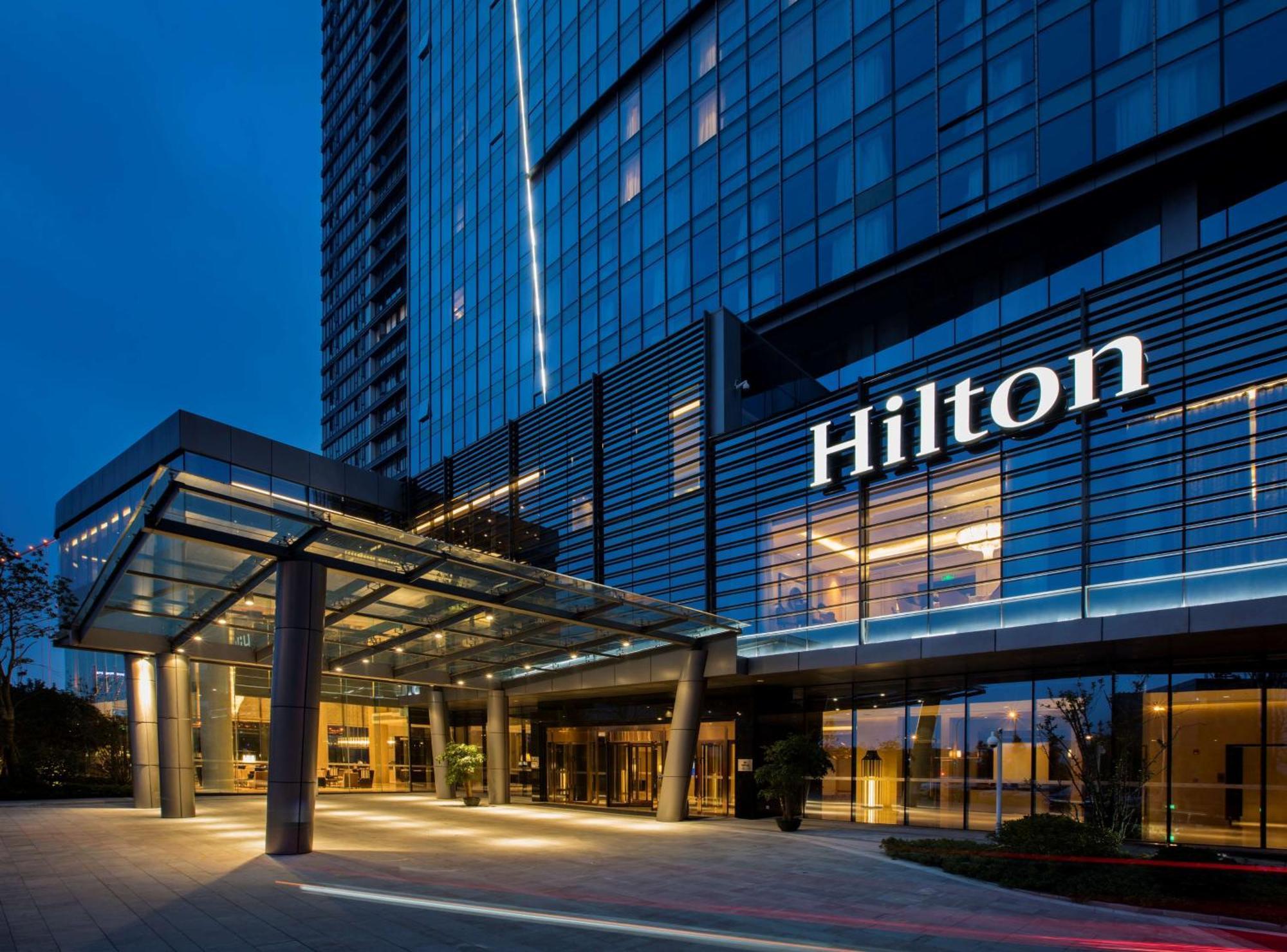 Hilton Wuhan Yangtze Riverside Exterior foto
